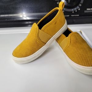 Old Navy size 7 sneakers